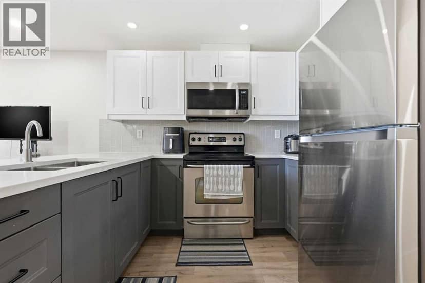 4205 16 Street SW — photo 22 of 40