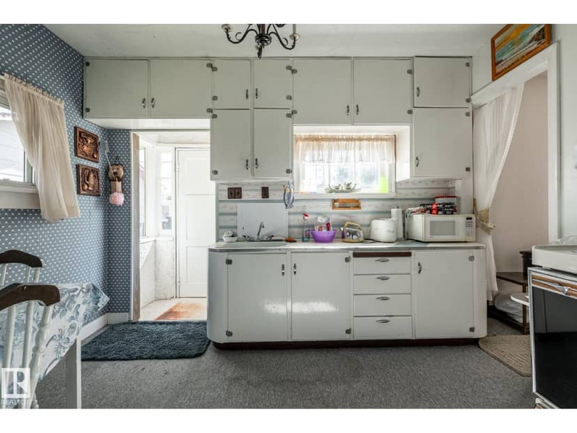 614 1 AV — photo 35 of 40