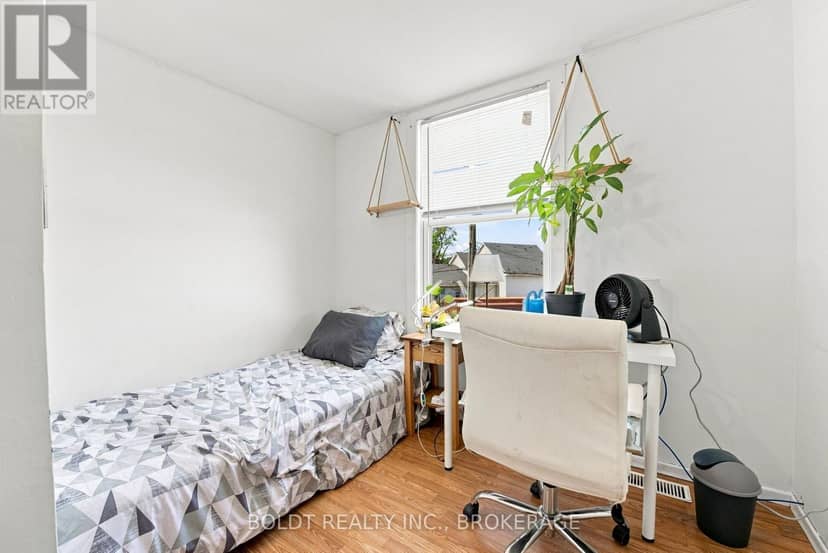 54 Eastchester Avenue — photo 27 of 40