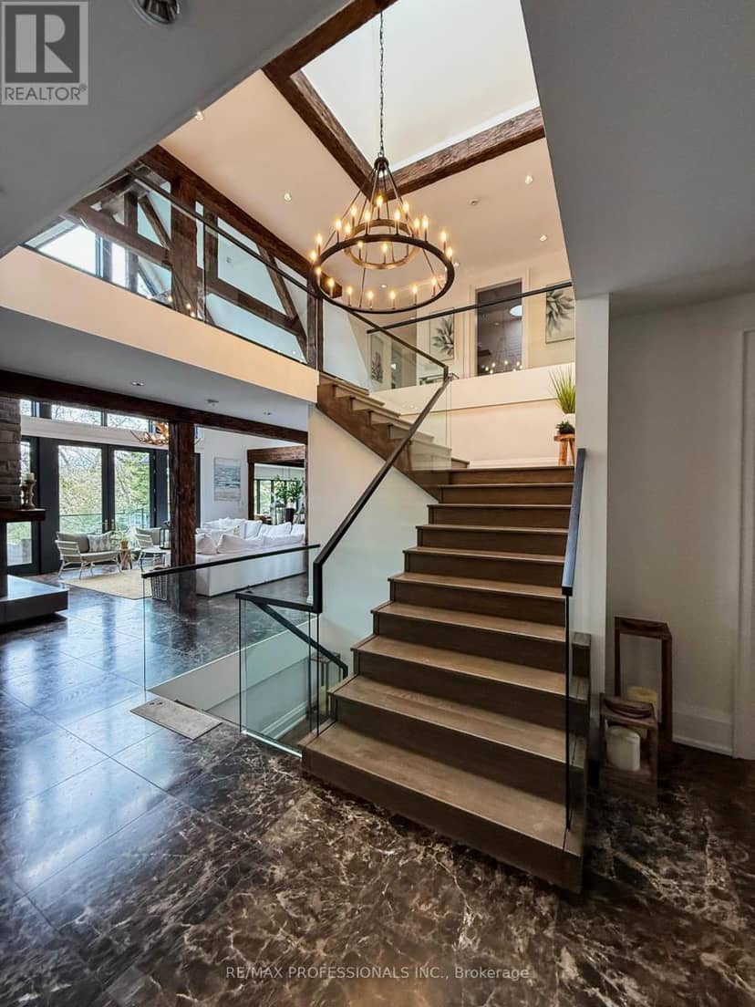 23 Riverside Crescent — photo 15 of 40
