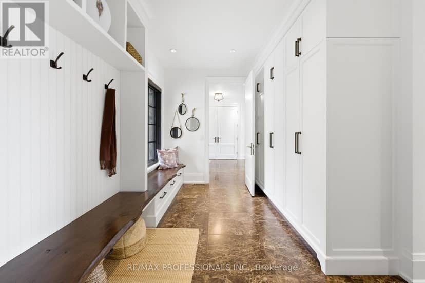 23 Riverside Crescent — photo 8 of 40