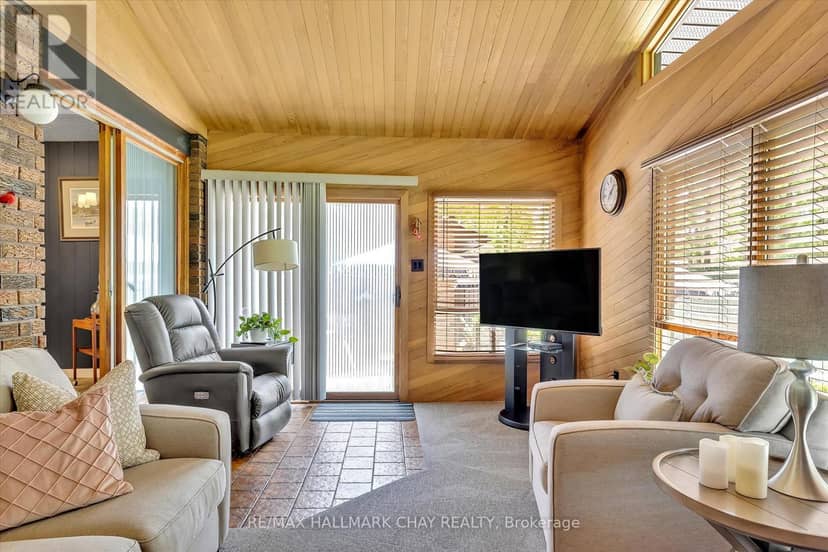 1009 Fairbairn Street — photo 14 of 40