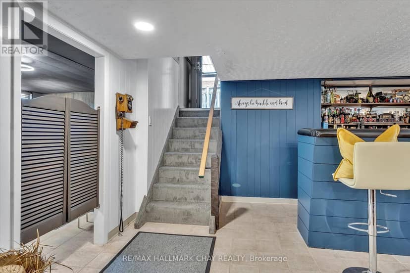 1009 Fairbairn Street — photo 23 of 40