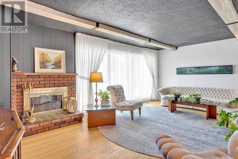 1009 Fairbairn Street — photo 3 of 40