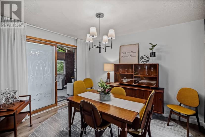 1009 Fairbairn Street — photo 8 of 40