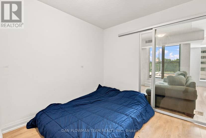 227 - 20 Meadowglen Place — photo 13 of 40