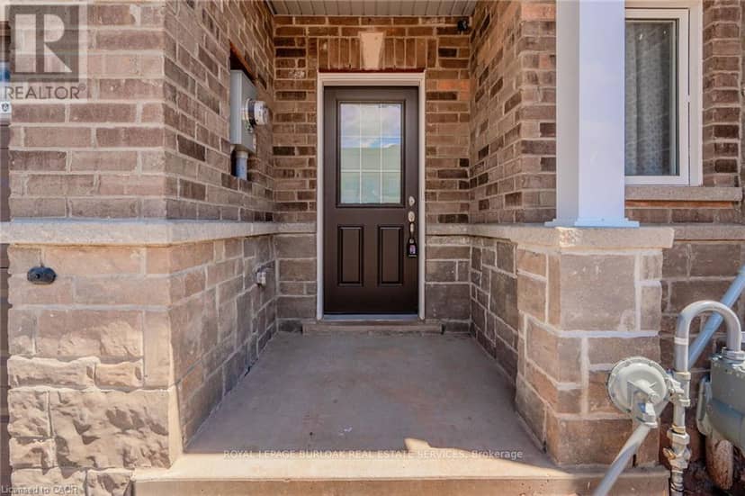 91 Pinot Crescent — photo 2 of 40