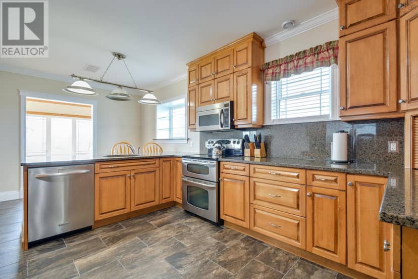 485&489 Maple Drive — photo 21 of 40
