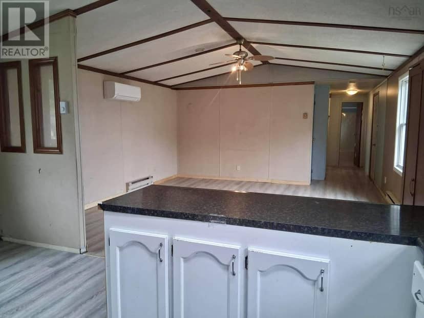 21 Elmwood Drive — photo 10 of 18