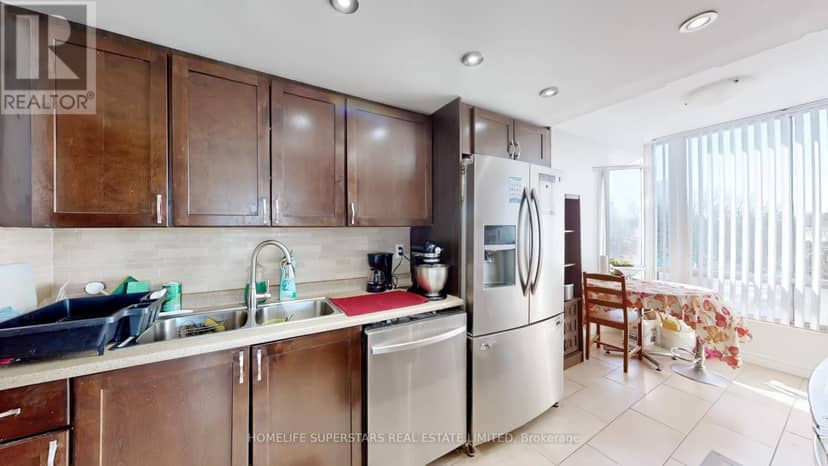 301 - 26 Hanover Road — photo 14 of 40
