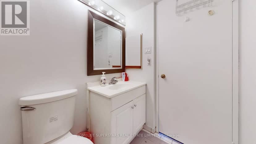 301 - 26 Hanover Road — photo 24 of 40