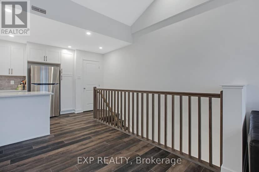 C - 380 Rolling Meadow Crescent — photo 3 of 25