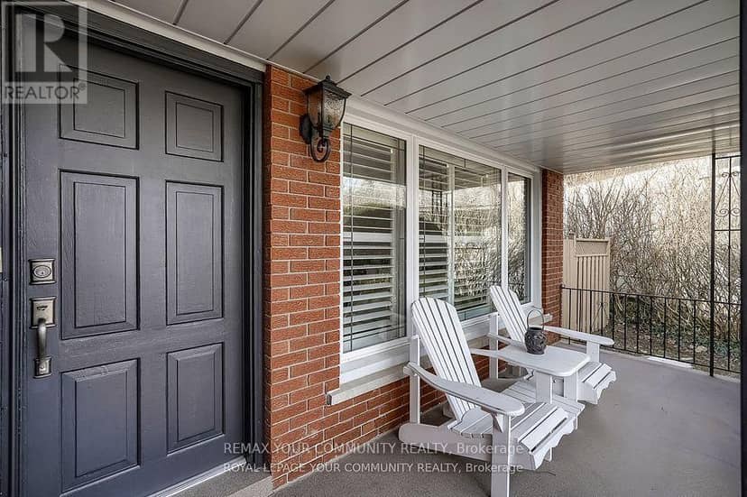 18 Terryellen Crescent — photo 5 of 40