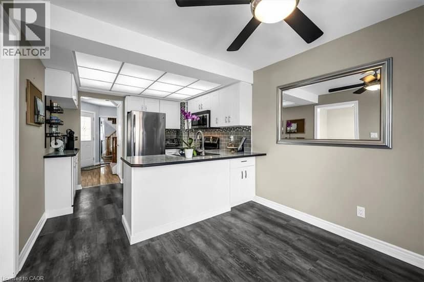 732 BENNETT Crescent — photo 15 of 38