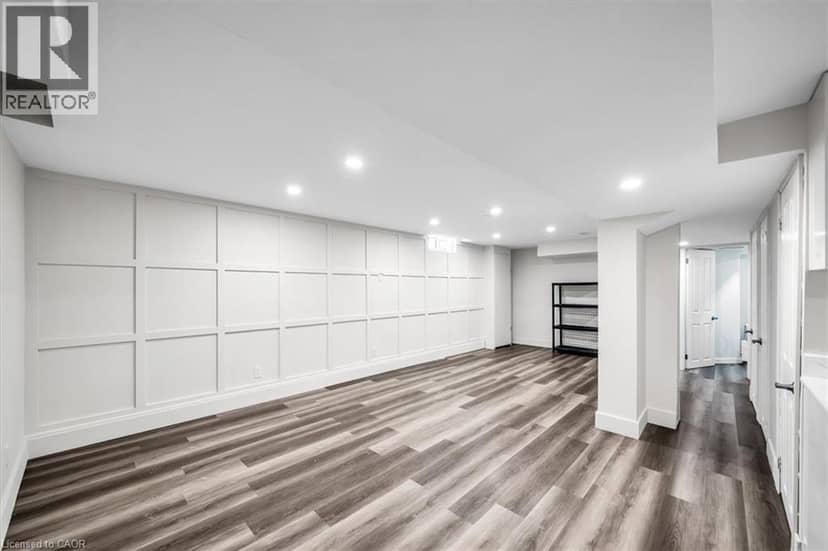 732 BENNETT Crescent — photo 30 of 38