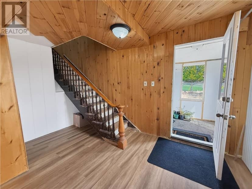 1 Phipps Street, Gore Bay, Manitoulin Island, photo 8