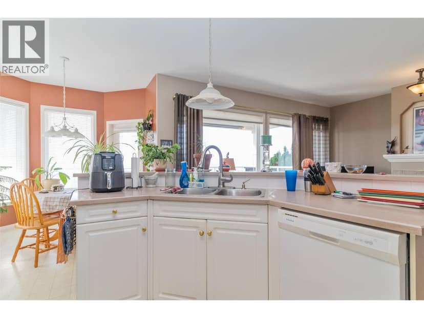 843 Lone Pine Drive, Kelowna, photo 6
