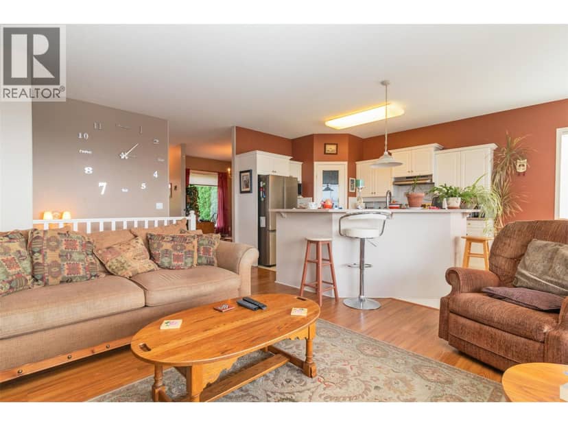 843 Lone Pine Drive, Kelowna, photo 3