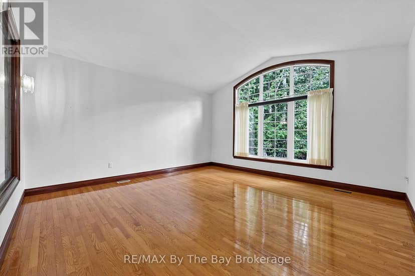 90 Goldfinch Crescent — photo 13 of 40
