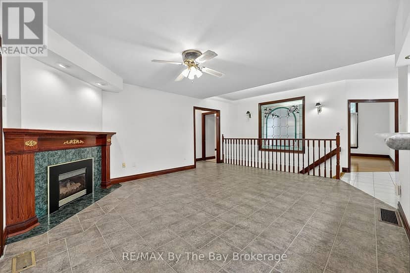 90 Goldfinch Crescent — photo 16 of 40