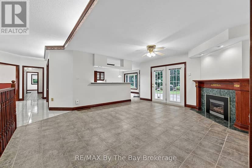 90 Goldfinch Crescent — photo 17 of 40
