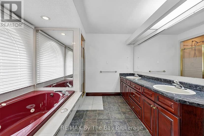 90 Goldfinch Crescent — photo 21 of 40