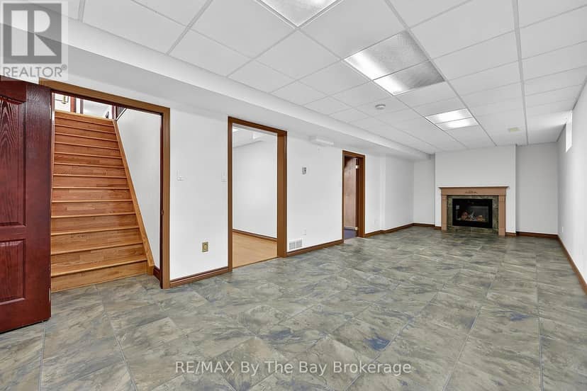 90 Goldfinch Crescent — photo 29 of 40