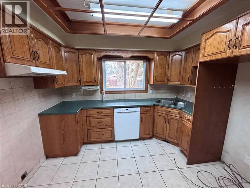 4 BEECHWOOD Court — photo 10 of 27