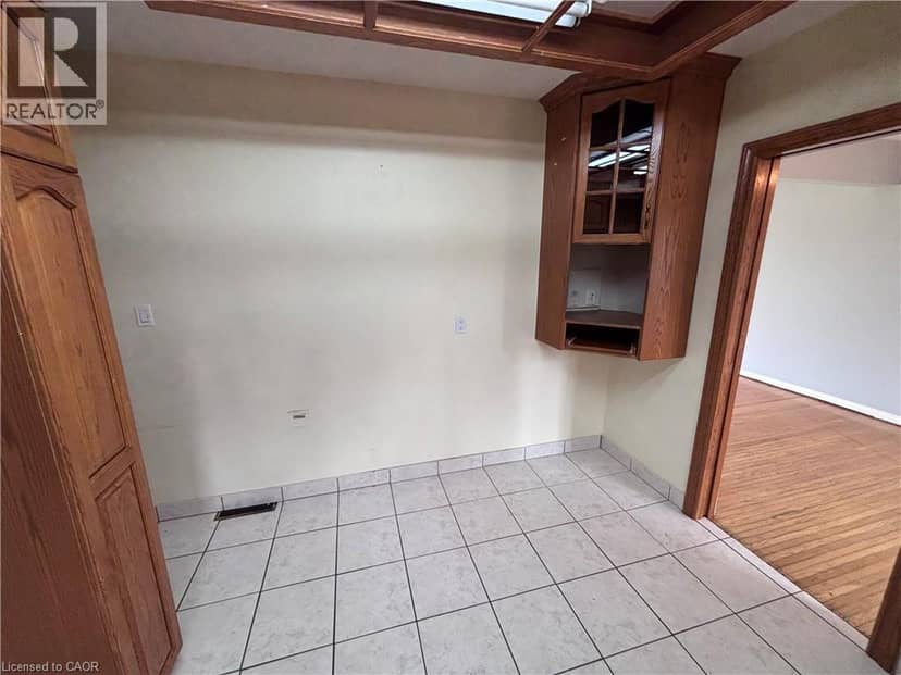 4 BEECHWOOD Court — photo 11 of 27