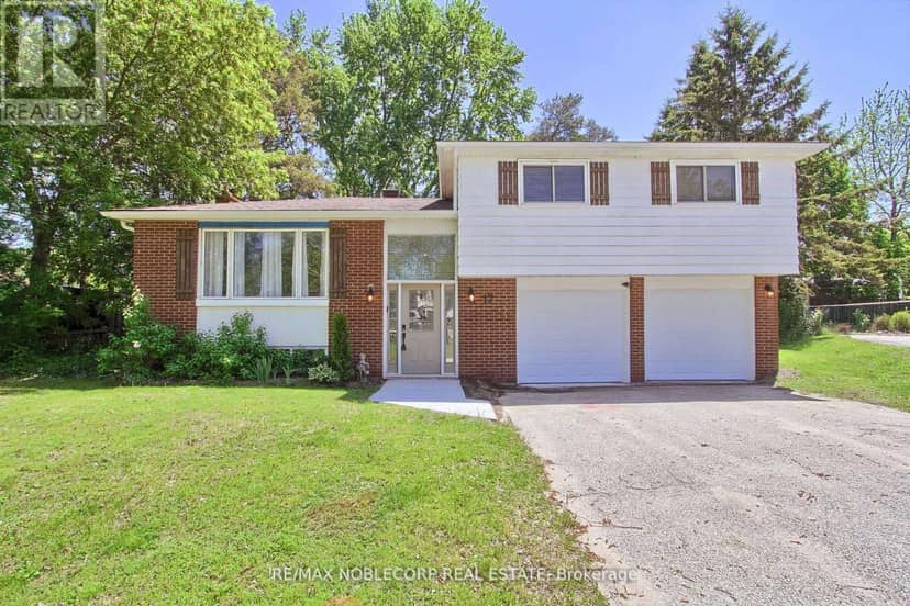 17 Larkdale Crescent — photo 1 of 40