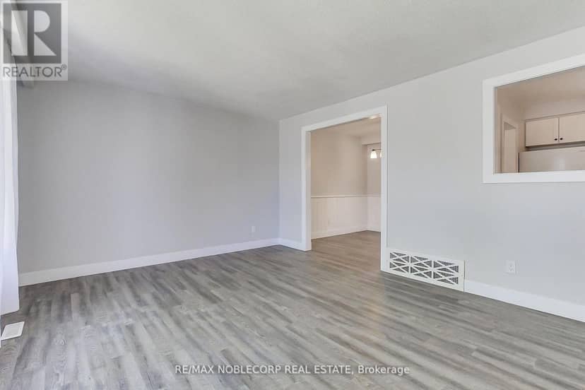 17 Larkdale Crescent — photo 11 of 40