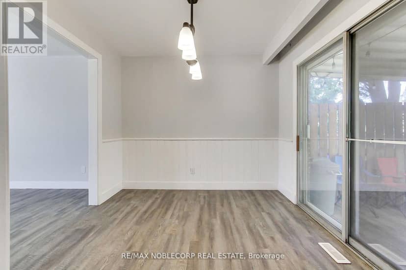 17 Larkdale Crescent — photo 16 of 40