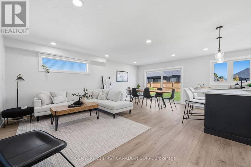 34 Postma Crescent — photo 10 of 33