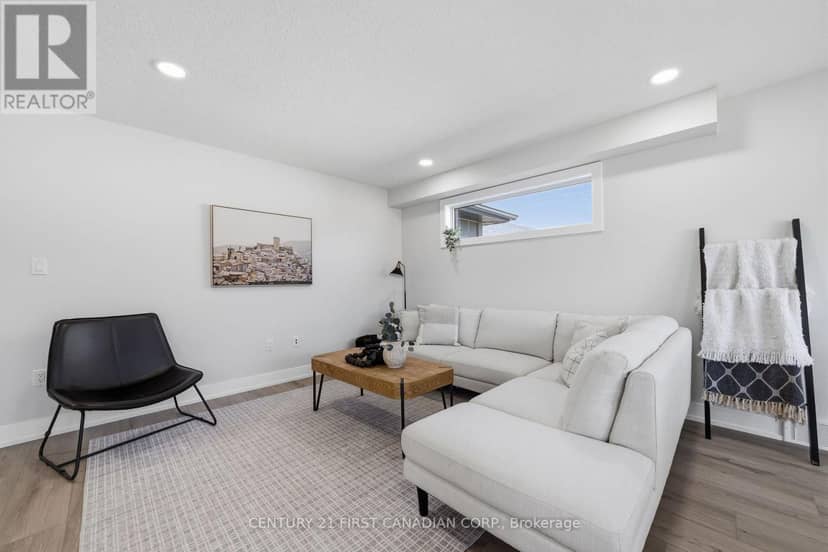 34 Postma Crescent — photo 11 of 33