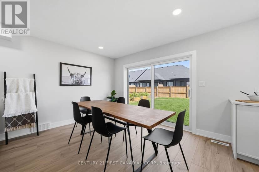 34 Postma Crescent — photo 17 of 33