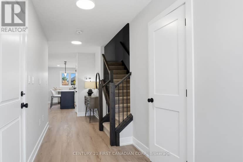 34 Postma Crescent — photo 7 of 33