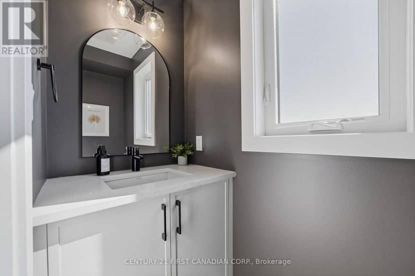 34 Postma Crescent — photo 8 of 33