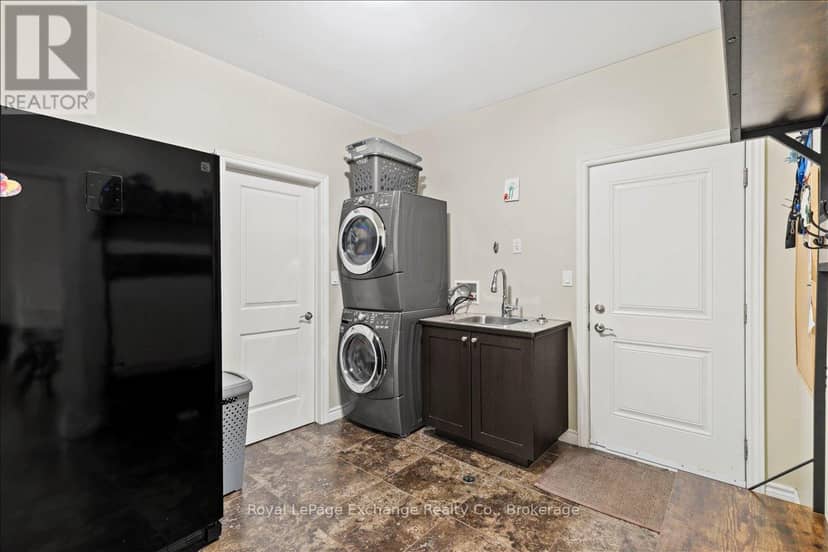 14 Kuehner Street — photo 11 of 34