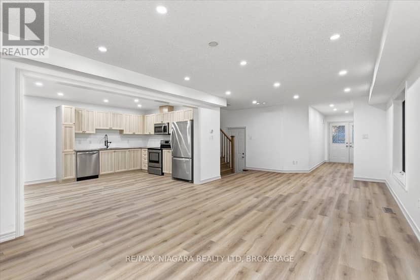 12 Fred Fisher Crescent — photo 9 of 40