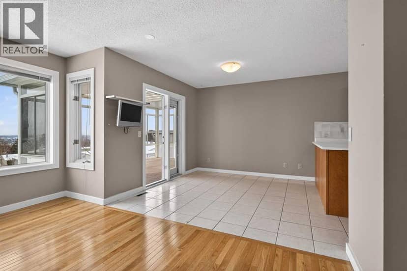 96 Norquay Heights NW — photo 9 of 40