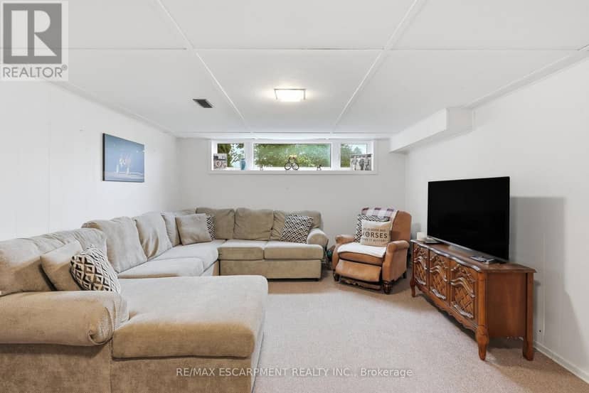 10 Taylor Crescent — photo 24 of 37