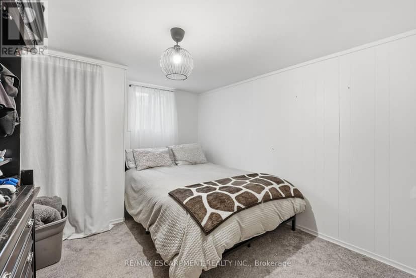 10 Taylor Crescent — photo 30 of 37