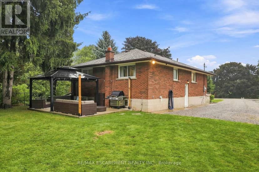 10 Taylor Crescent — photo 31 of 37