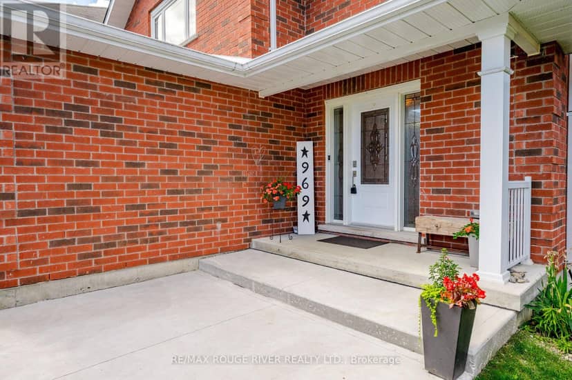 969 Avery Avenue — photo 2 of 40