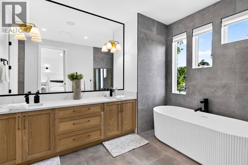 236 30 Avenue NE — photo 23 of 40
