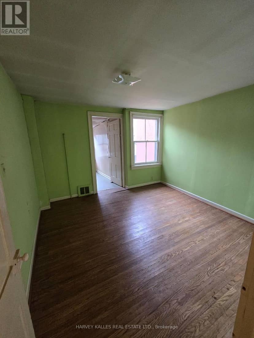 12 Whitaker Avenue — photo 3 of 6