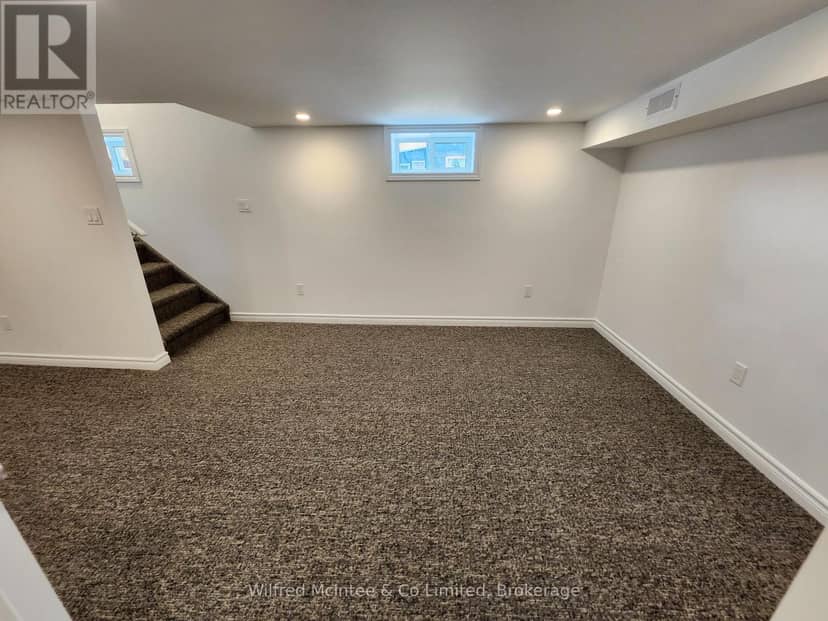 471 9th Street — photo 18 of 40