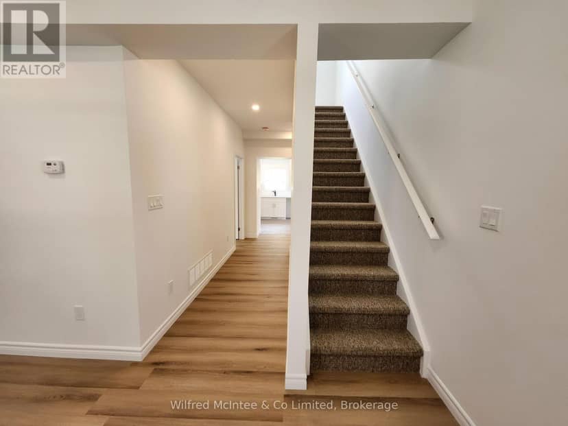 471 9th Street — photo 10 of 40