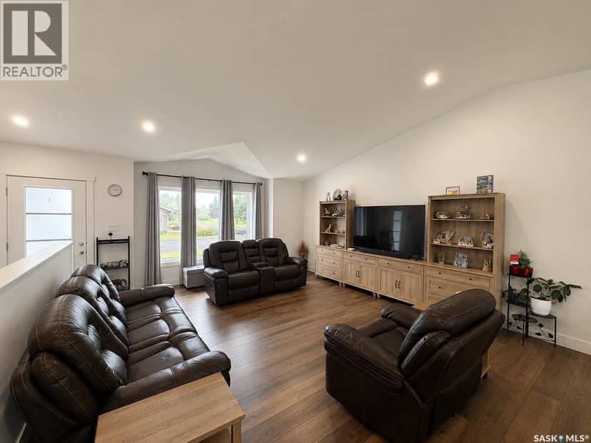 218 Kestrel COURT — photo 4 of 32