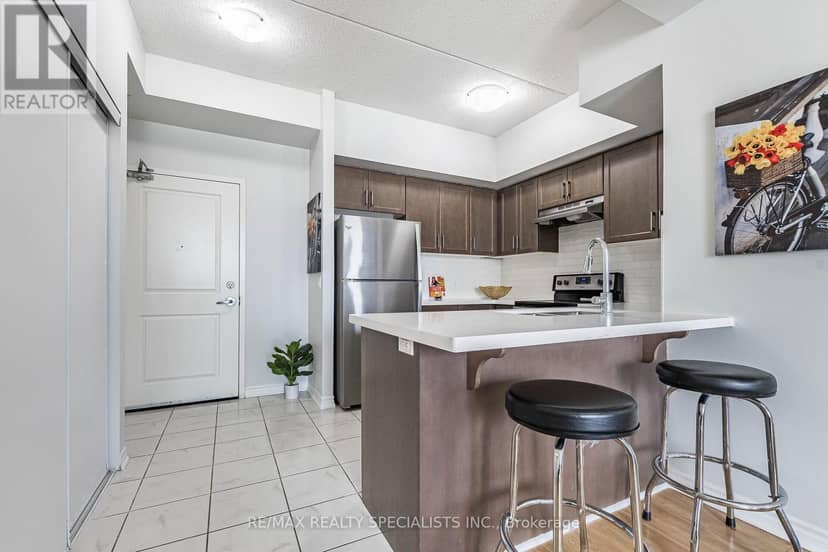 221 - 640 Sauve Street — photo 10 of 40